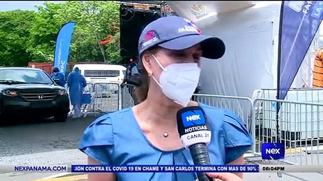 Gran cantidad de personas llegan a vacunarse en los estacionamientos del Rommel Fernández - Nex Noticias