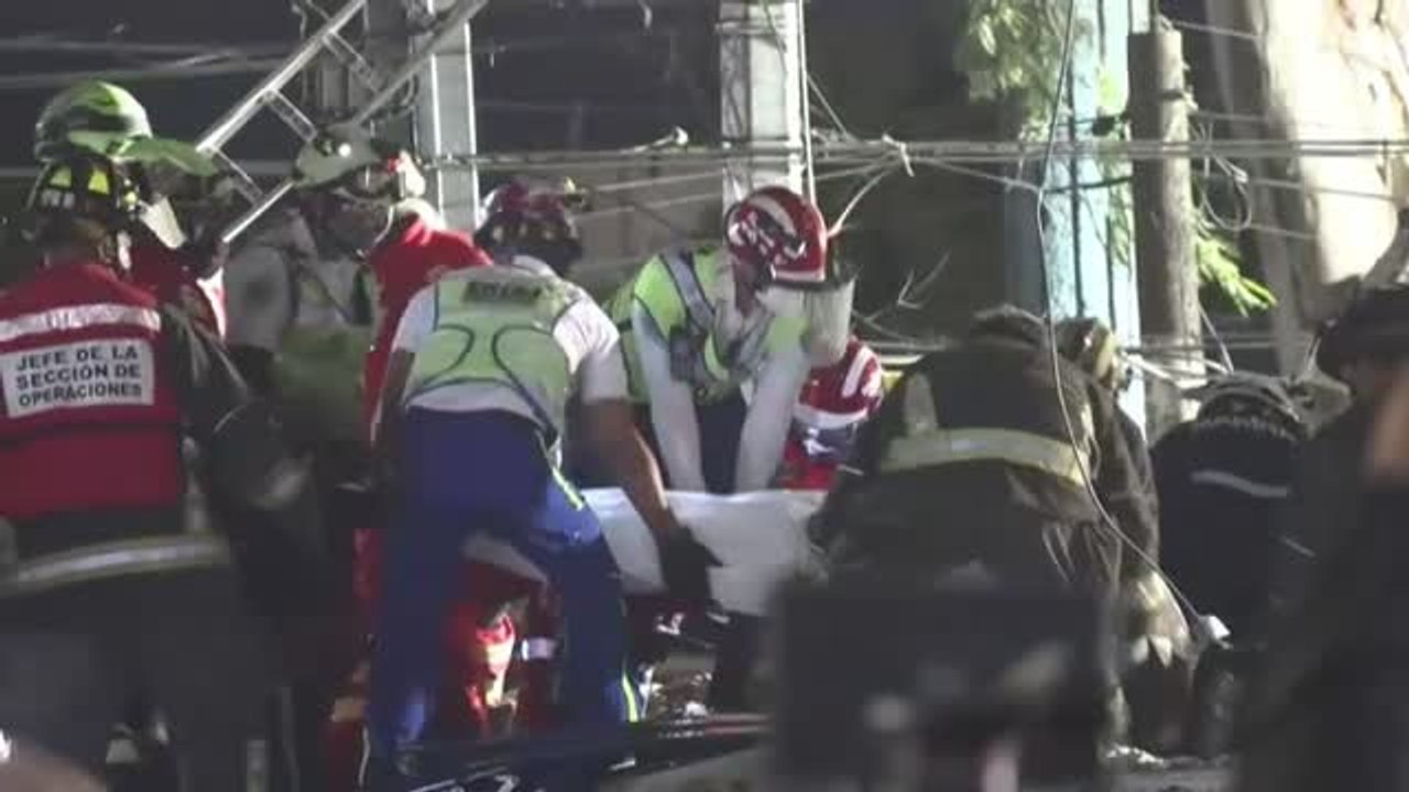 Al menos 23 fallecidos y más de 70 heridos en el desplome de un puente por el que pasa el metro en Ciudad de México