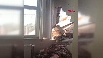 YIKIM SIRASINDA BİTİŞİKTEKİ EVİN DUVARI DELİNDİ, YATAK ODASI MOLOZLA DOLDU