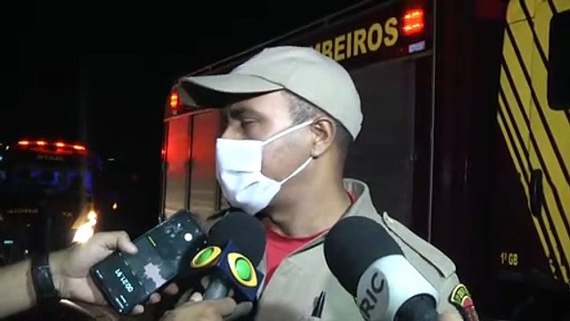 Criança de oito anos fica gravemente ferida em acidente envolvendo carro e ônibus