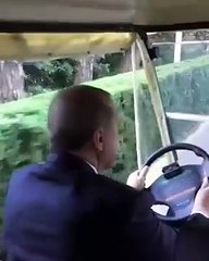 Cumhurbaşkanı Erdoğan golf arabası kullandı