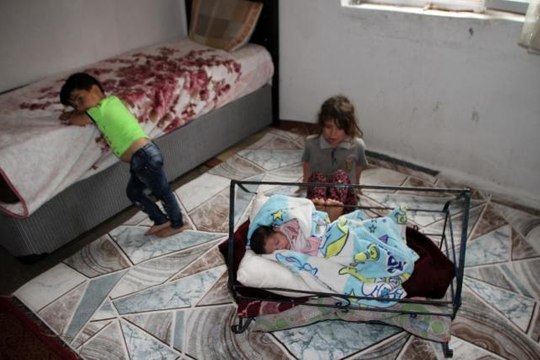 Malazgirt'te ihtiyaç sahibi aileye Kaymakamlık ve hayırseverler sahip çıktı