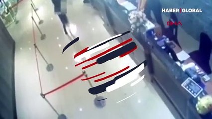 Çete üyelerinden restorana hamam böcekli saldırı