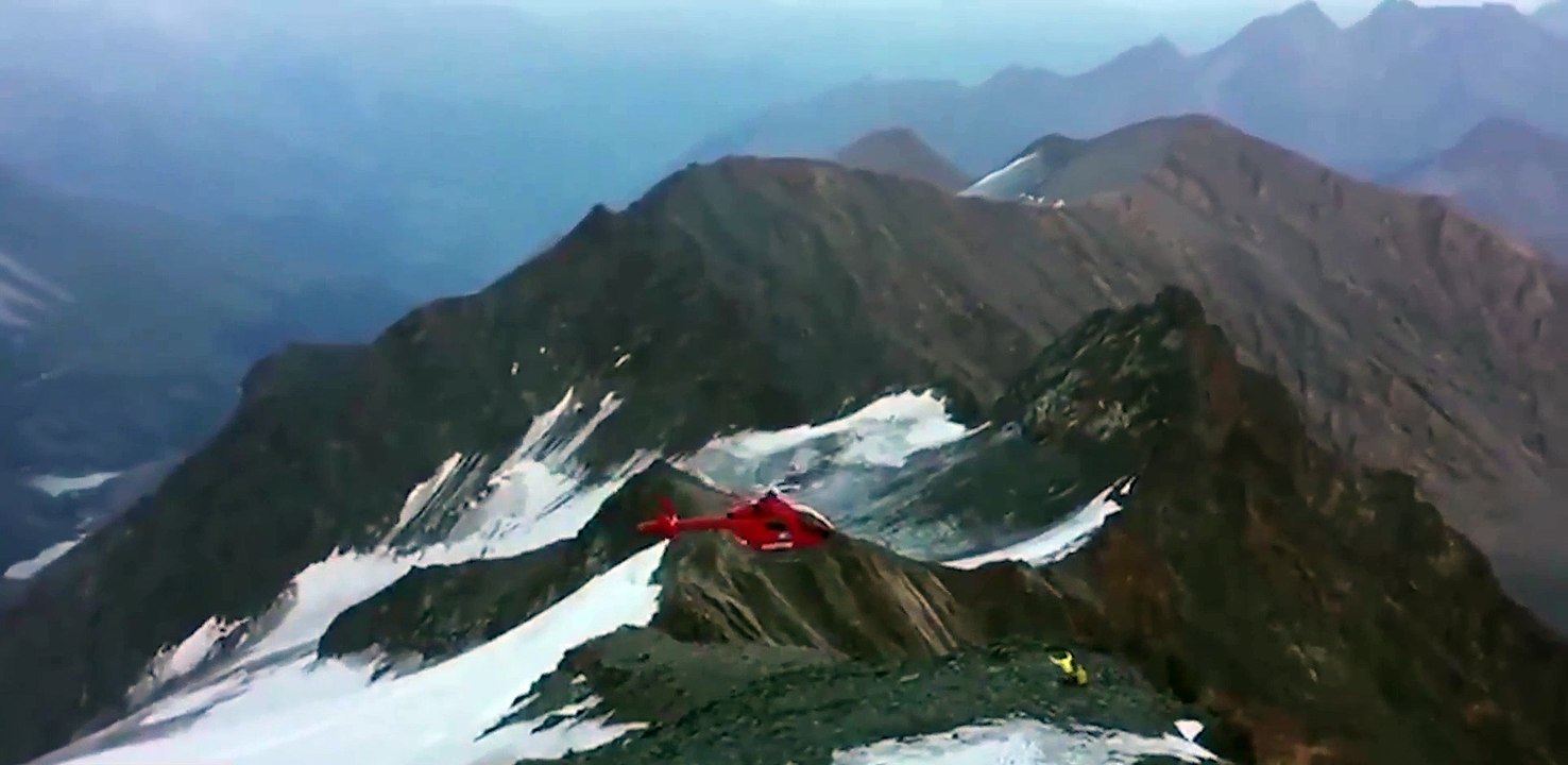 Kurtarma helikopteri dağa çakıldı