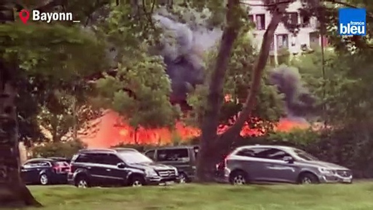 Incendie spectaculaire à Bayonne, dans les Hauts de Sainte Croix