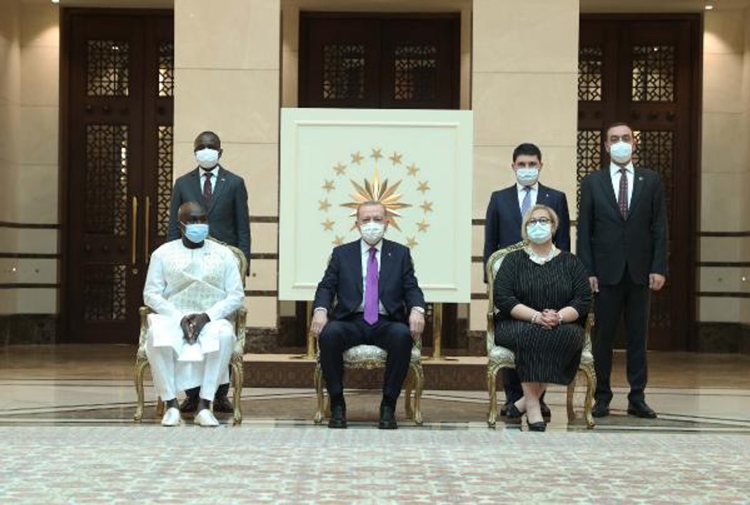 Büyükelçilerden Cumhurbaşkanı Erdoğan'a güven mektubu