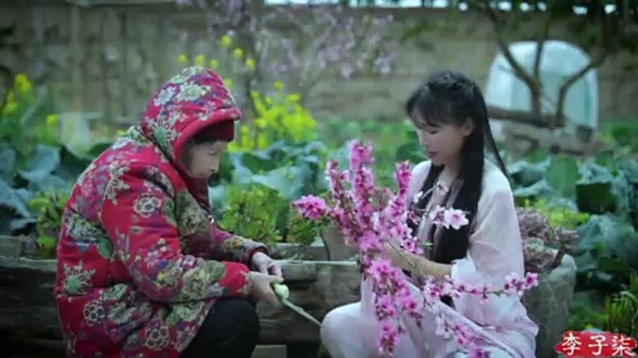 Make a peach blossom crown with silk flowers
