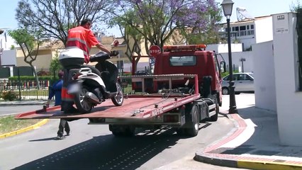 Anabel Pantoja escenifica su ruptura con Kiko Rivera llevándose su moto