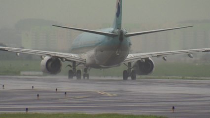 [날씨] 이례적 기상 현상으로 제주 공항 무더기 결항 / YTN