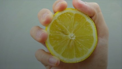 Juicing a Lemon Without Cutting It Is the Sweet Tea Trick We All Need This Summer