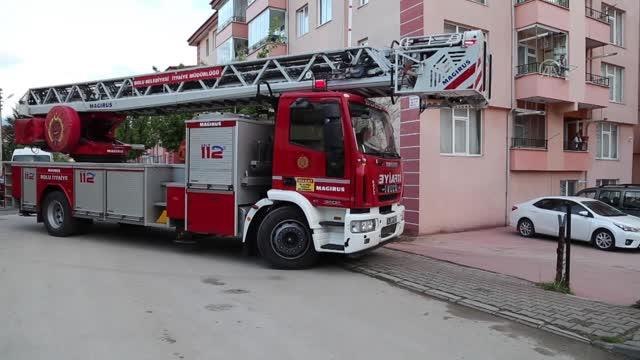 Son dakika haberleri! Balkona düşen ebabil kuşunu itfaiye kurtardı