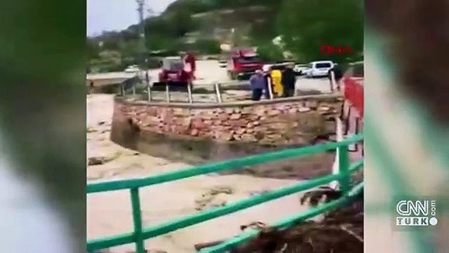 Gürün'de sağanak yağmur dereyi taşırdı!