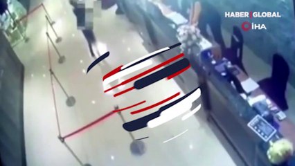 Tayvan'da restorana hamam böcekli saldırı