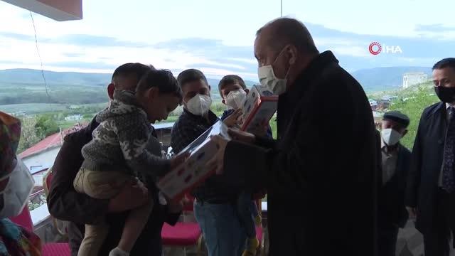 Cumhurbaşkanı Erdoğan, Ayaşlı çiftçi bir aileye iftarda misafir oldu