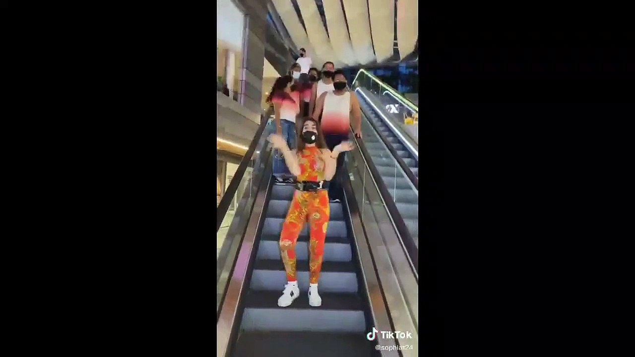 ESCALATOR DANCE CHALLENGE #TIKTOK DANCE PRANKS COMPILATION #(part2)