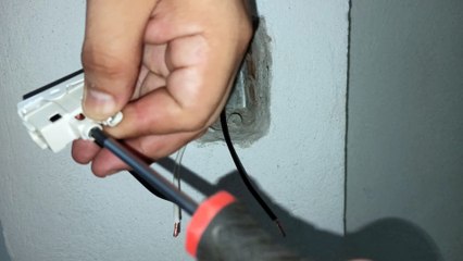 Cómo conectar apagador y contacto en instalación eléctrica de una casa