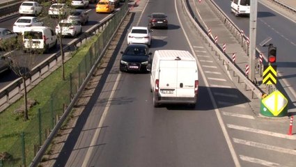 E-5'te geri geri gelen sürücüler trafiği tehlikeye soktu