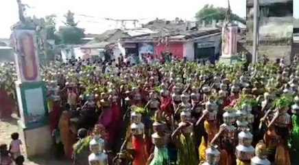 गुजरात: कोरोना से सर्वाधिक प्रभावित अहमदाबाद में उड़ी सोशल डिस्टेंसिंग की धज्जियां