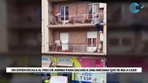 Un joven escala al piso de arriba para salvar a una anciana que se iba a caer