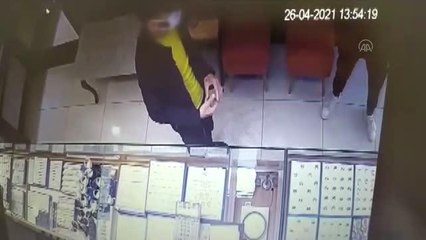 "Adın cinayete karıştı" yalanıyla dolandırıcılık yapan 2 kişi tutuklandı