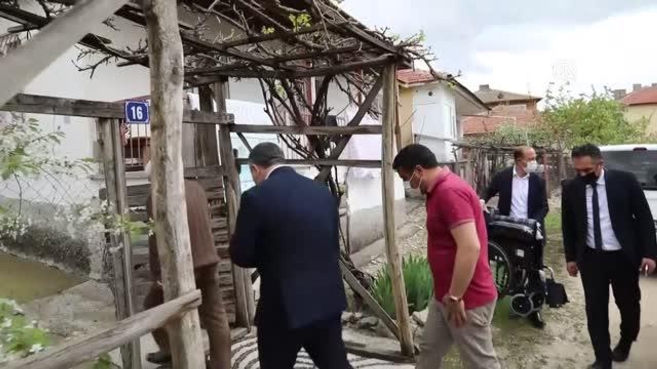 Çubuk'ta bedensel engelli gencin tekerlekli sandalye isteği yerine getirildi