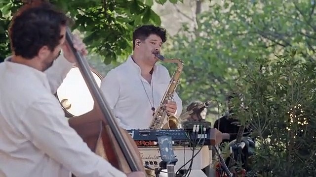 Carlota Casiraghi, una princesa rockera cantando por Chanel