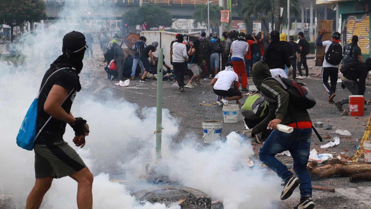 Colombia unrest: Violent confrontations continue in Cali