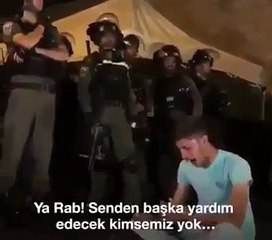 Filistinli genç Mescid-i Aksa önünde Allah’a böyle yalvardı!
