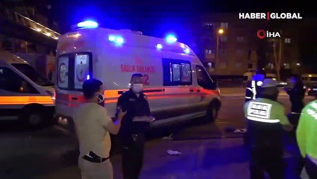 Korkunç kaza kamerada! Lüks otomobilden geriye metal yığınları kaldı