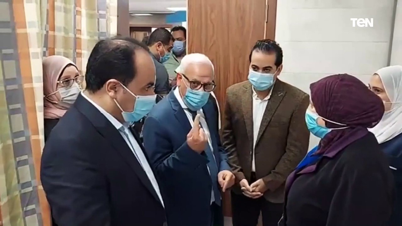 انفعال محافظ بورسعيد علي احد العاملين بالقطاع الطبي بسبب تأخر تسجيل المواطنين للحصول علي لقاح كورونا