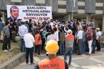 ŞANLIURFA'DA 39 YILIK BELEDİYE BİNASI İŞ MAKİNELERİYLE YIKILIYOR