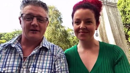 Australian bride gets muddy for arrival of calf at wedding - BBC News