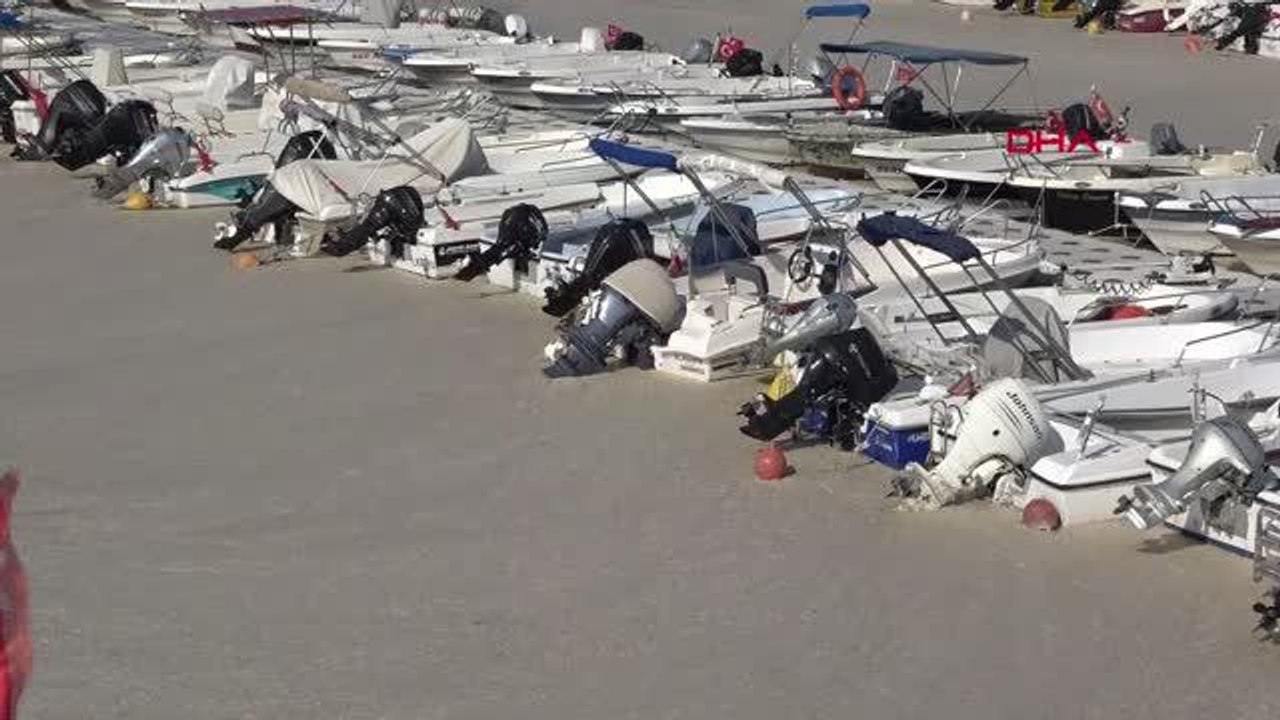 MUDANYA YAT LİMANI'NI DENİZ SALYASI KAPLADI