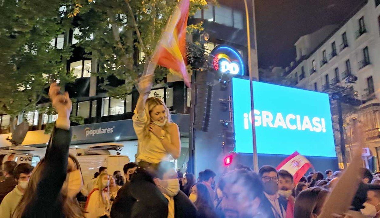 Así fue la fiesta de los jóvenes del PP tras el triunfo de Isabel Díaz Ayuso