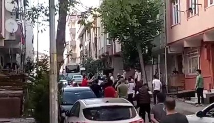 Engelli komşusuna "karıma mı bakıyorsun" diye sordu kavga çıktı: O anlar kamerada