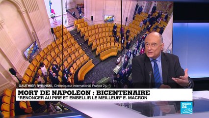 En clair-obscur, la Emmanuel Macron commémore les 200 ans de la mort de Napoléon