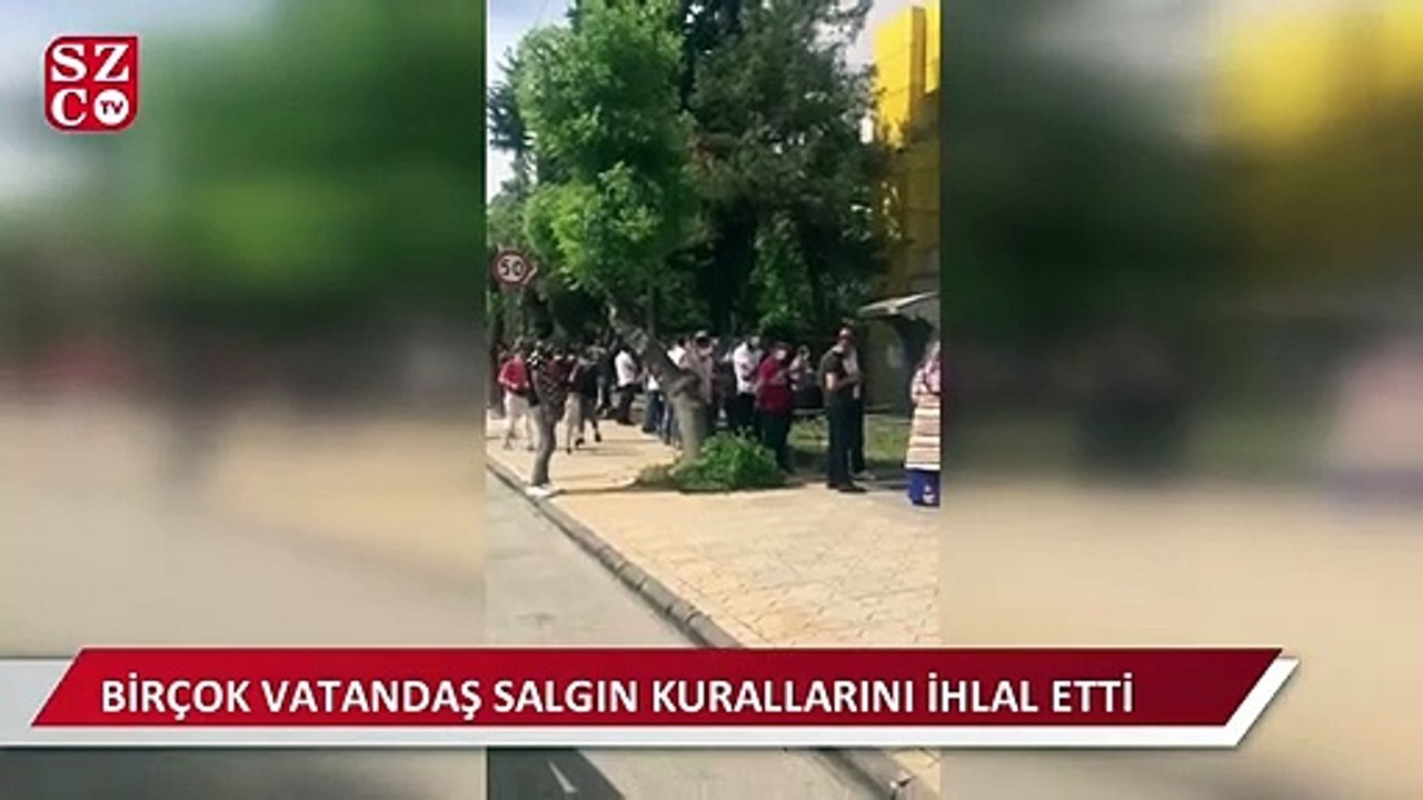 PTT önünde tam kapanmada cadde boyu kuyruk