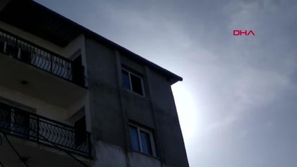 Son dakika haberi: İZMİR 5'İNCİ KATTAKİ EVİN PENCERESİNDEN KAMYONET KASASINA DÜŞEN ÇOCUK YARALANDI