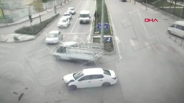 Son dakika haberleri | ELAZIĞ OTOMOBİLİN ÇARPTIĞI AMBULANS DEVRİLDİ; KORONAVİRÜS HASTASI YARALANDI