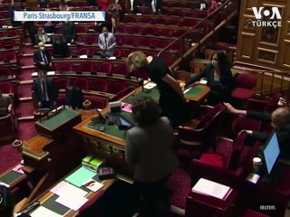 Fransa'da Başörtü Yasağına Müslüman Kadınlar Tepkili