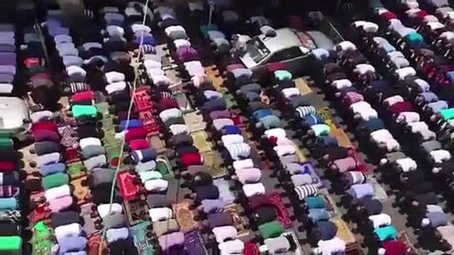 Mescid-i Aksa'ya giremeyen binler Cuma namazını böyle kıldı!