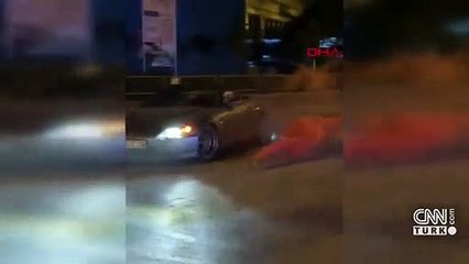 Meşale yakıp drift yaptılar