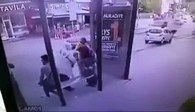 Otobüs beklerken kendilerini yerde buldular