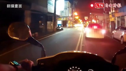 暖警騎車鳴警笛護送民眾送醫 不到100公尺卻出車禍(翻攝畫面)