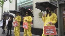 PETA protesta ante la tienda neoyorquina de Hermès por su uso de pieles animales
