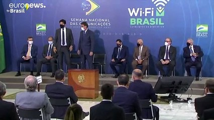 الرئيس البرازيلي  يلمح إلى أن الصين تسببت بالجائحة لشن "حرب كيميائية"