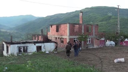 Son dakika haber! KASTAMONU - Çıkan yangında 6 ev hasar gördü (4)
