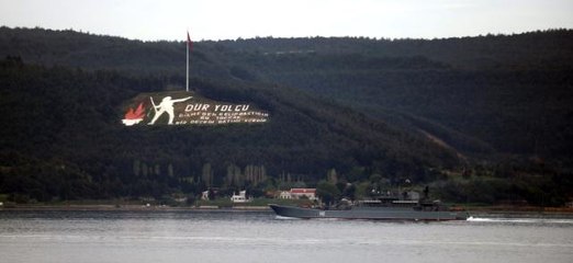 Rus savaş gemisi 'Novocherkassk' Çanakkale Boğazı'ndan geçti