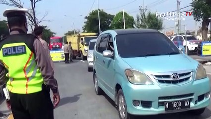 Video herunterladen: Ratusan Kendaraan Putar Balik Di Penyekatan Suramadu