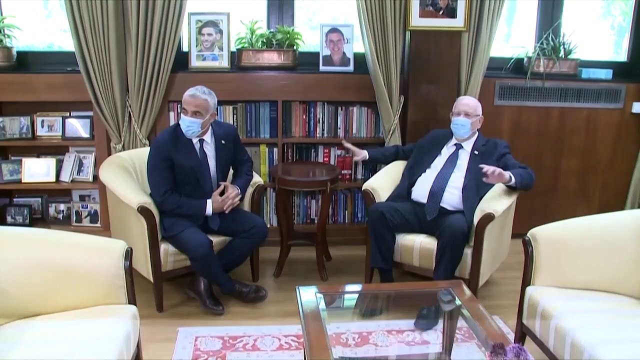 الرئيس الإسرائيلي يختار لابيد خصم نتنياهو لتشكيل حكومة جديدة